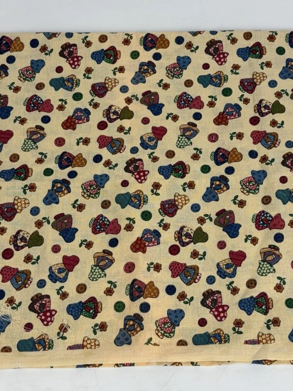 Vintage SUN BONNET SUE Cotton Quilt Fabric Floral Buttons Cottage 9/16 yd